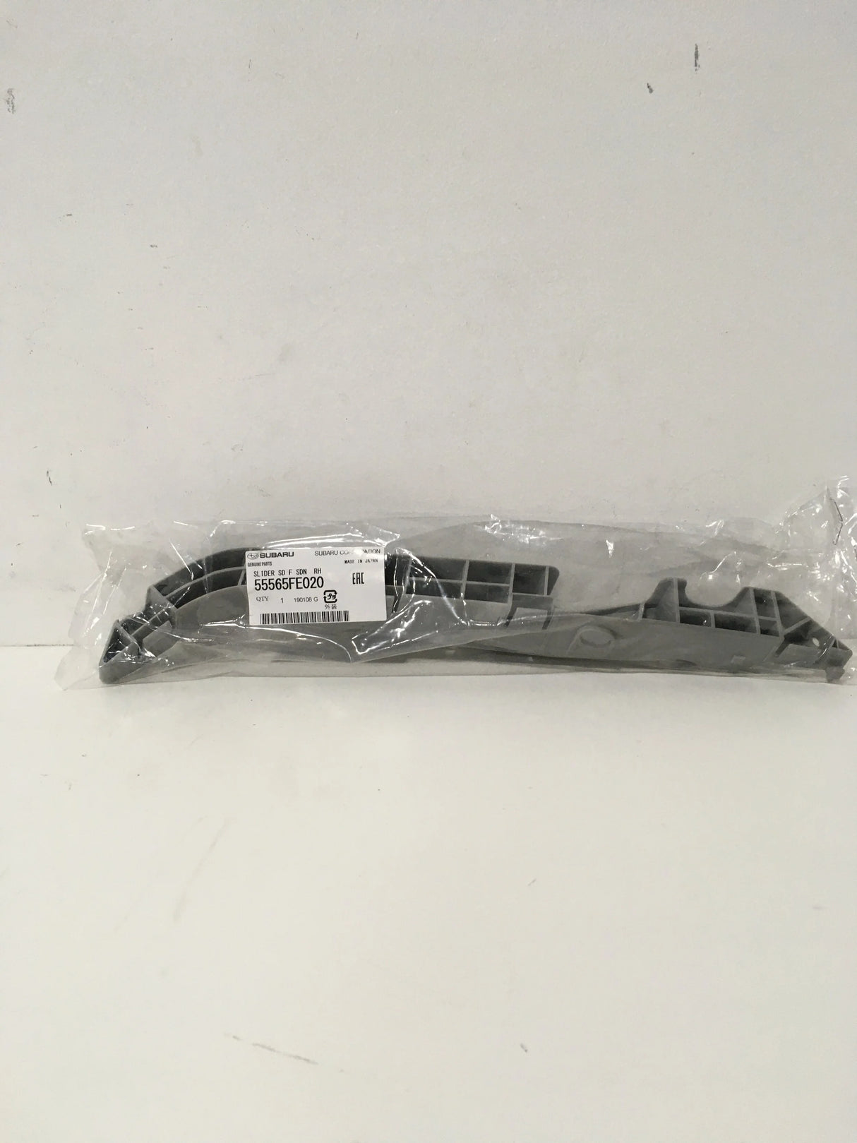 55565FE020 Subaru Wing Bracket Slide Mount R/H