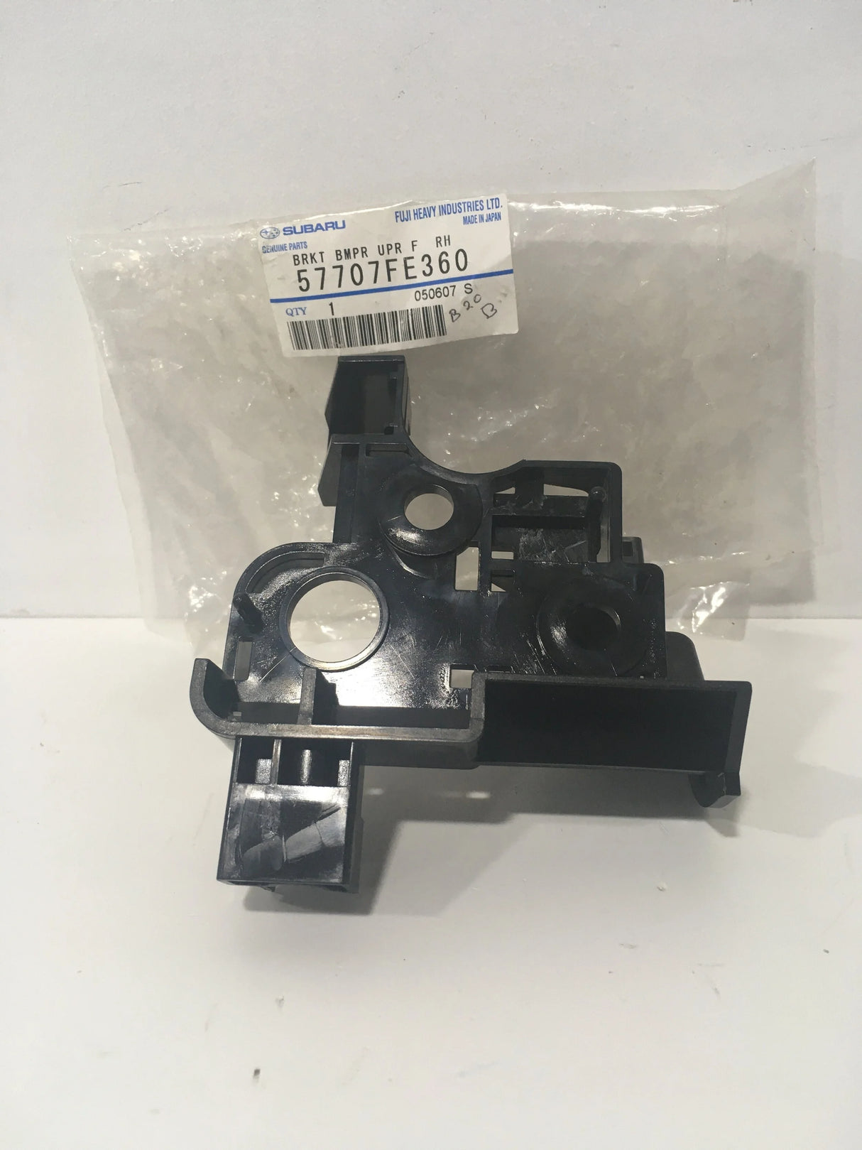 57707FE360 Subaru Front Bumper Bracket Upper R/H 2005-2007