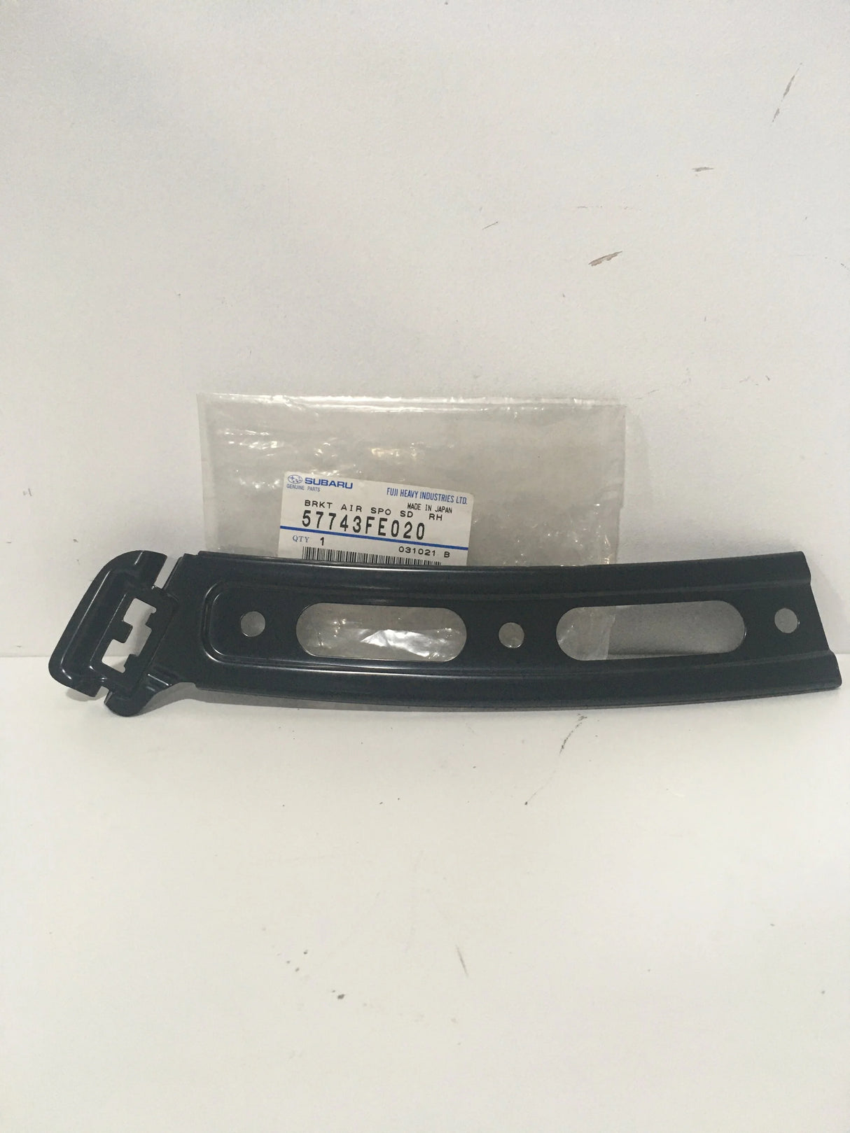 57743FE020 Subaru Air Spoiler Bracket Lower R/H