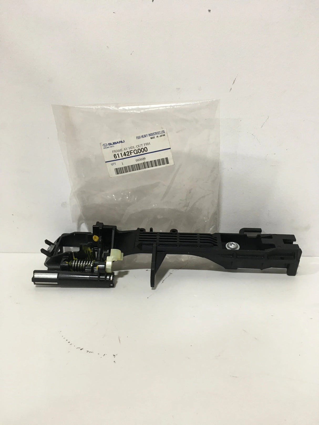 61142FG000 Subaru Exterior Door Handle Base Front R/H