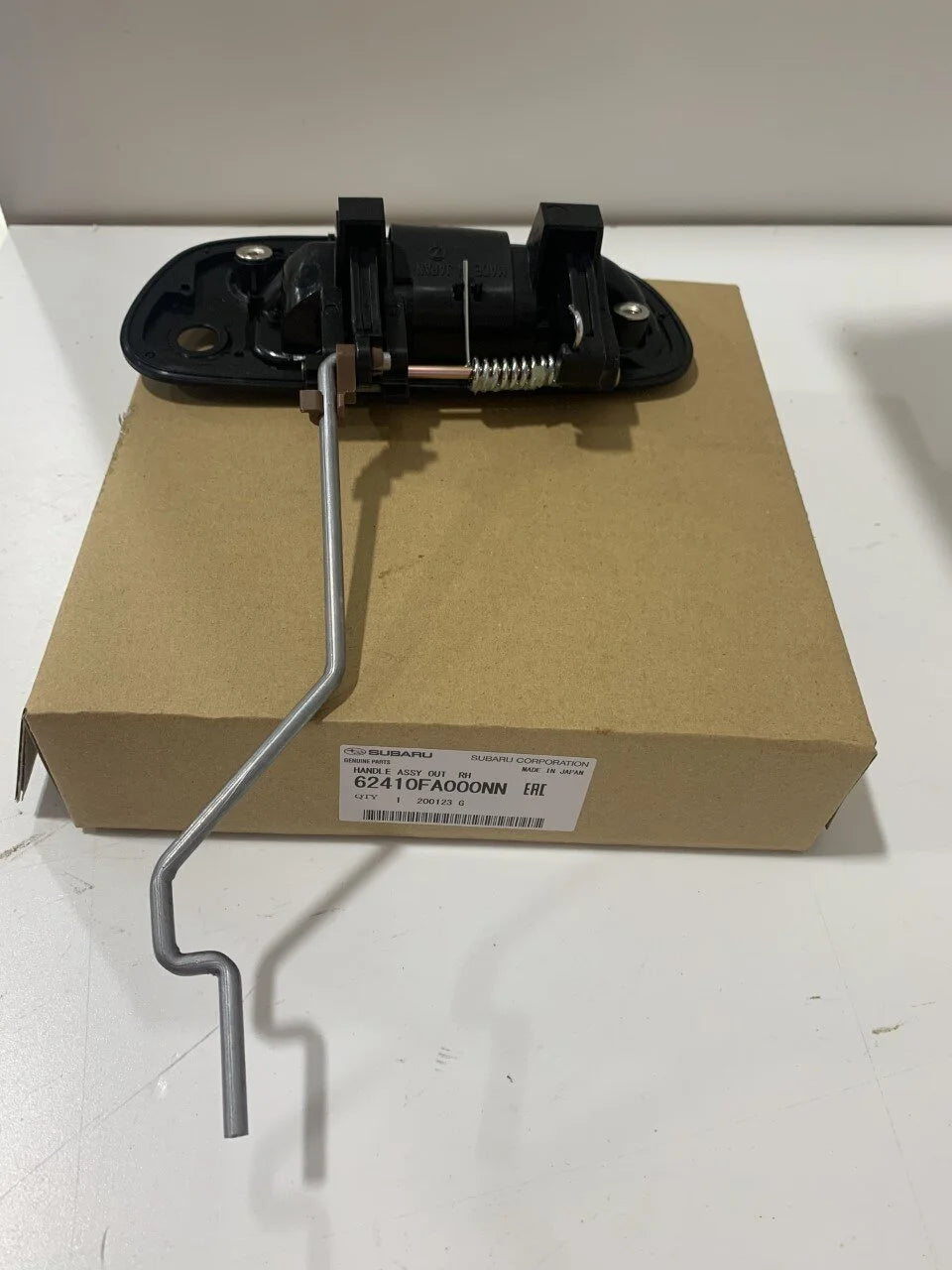 62410FA000NN Subaru Classic Outer Front Door Handle R/H 1993-01