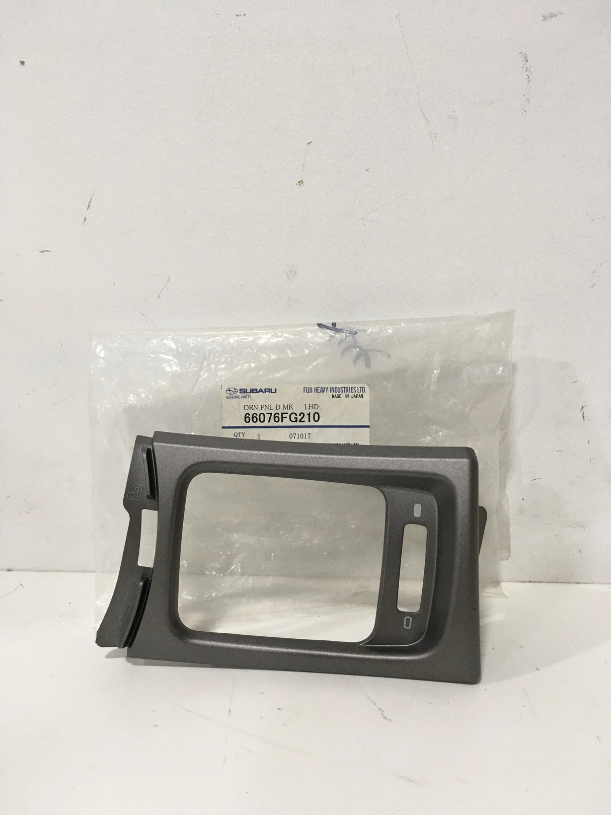 66076FG210 Subaru Drivers Vent Surround LHD