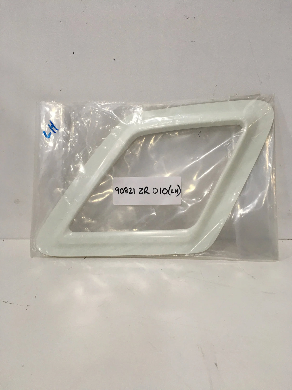 90821ZR010 Subaru R4 Bonnet Vent L/H 2008-2014