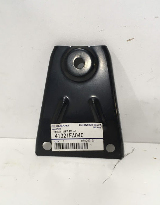 41321FA040 Subaru Rear Diff Mount Bracket L/H (Outrigger) 1992-2007