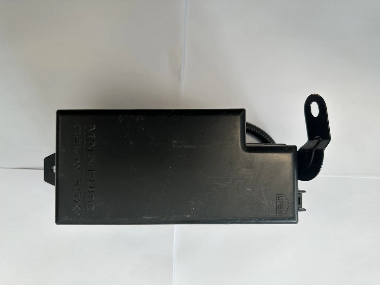 82231FE000 Subaru Engine Bay Fuse Box 2001-2004