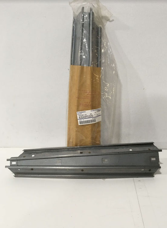 63542FE020 Retainer Centre B Pillar R/H 2002-2007