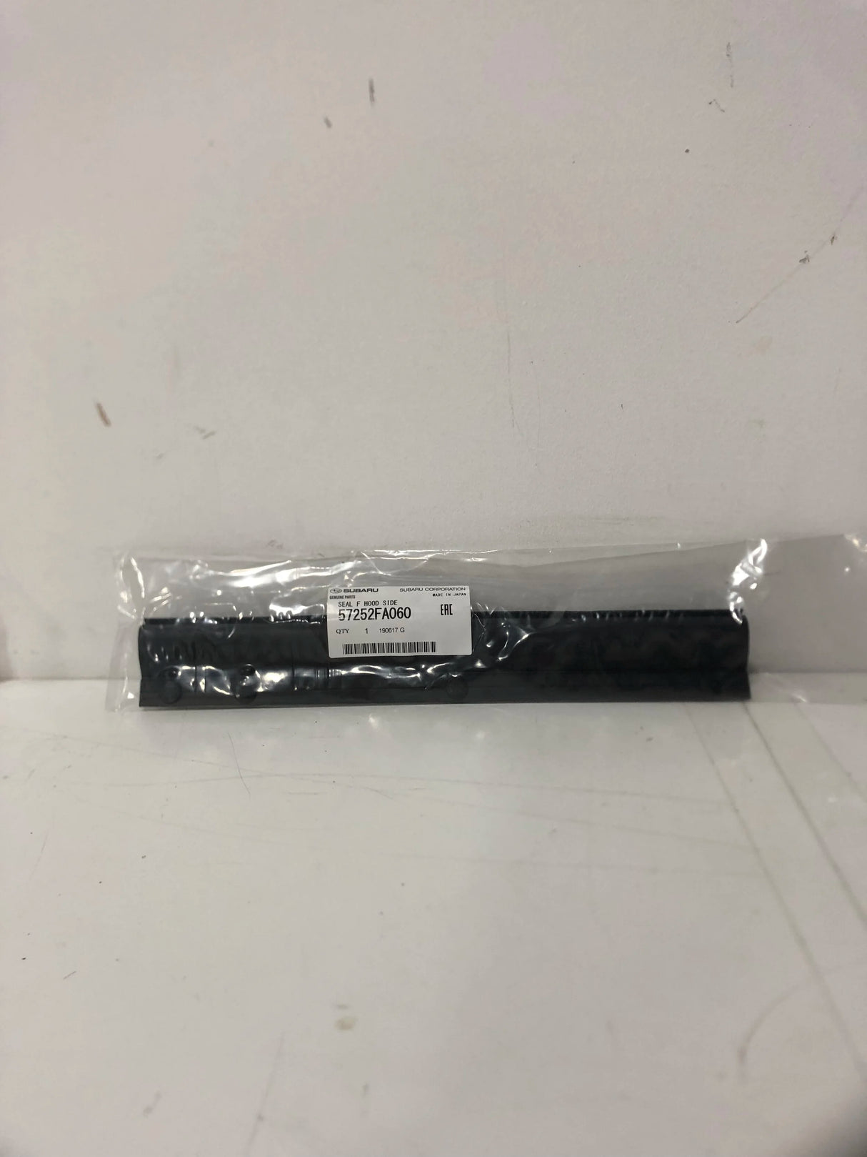 57252FA060 Subaru Front Head Light Bonnet Seal R/H